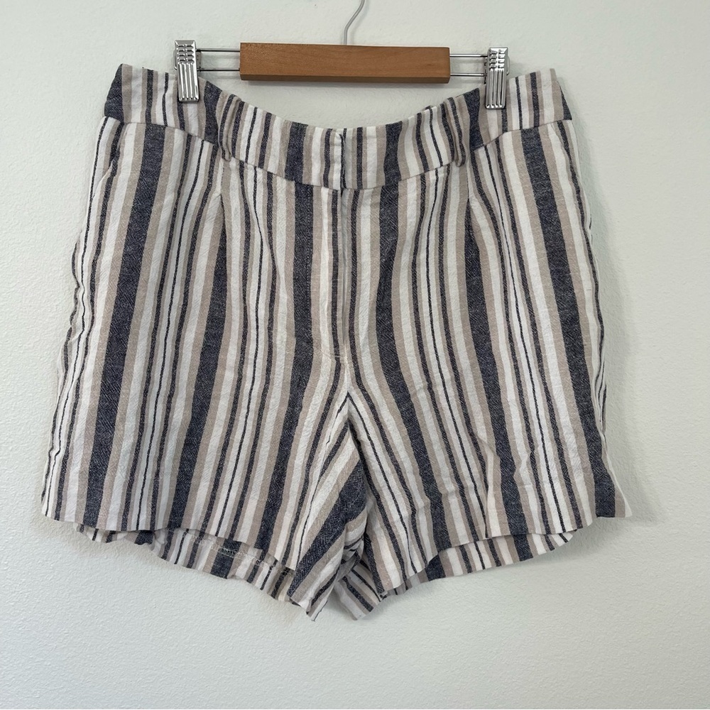 Ann Taylor linen blend striped shorts. Size 12